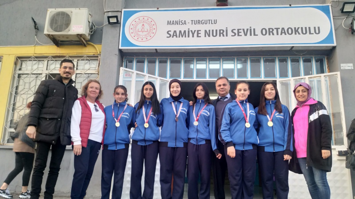 Manisa Hentbol Turnuvasında Yıldız Kızlar Kategorisinde Okulumu Öğrencileri İl Birincisi Oldu
